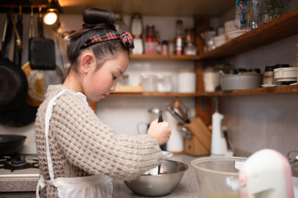 娘の「友チョコ」作りの手伝いでモヤモヤする気持ちをブロック解除