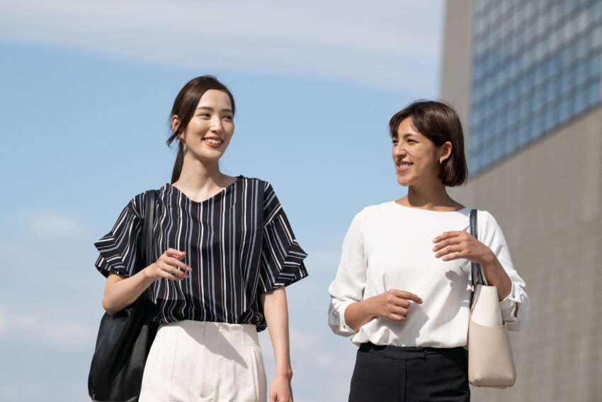 笑顔の女性の写真