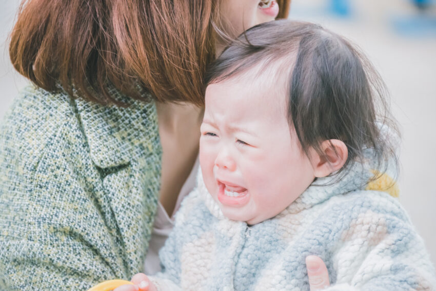 子供の機嫌が悪く、買い物中に泣き止まない