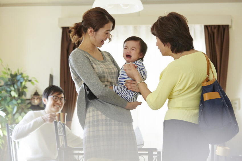 たまたま子どもがグズっている場面に遭遇しただけで、ここぞとばかりに嫌味を言われる