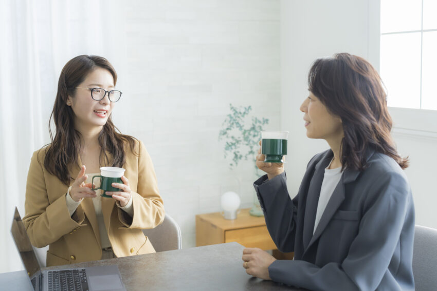 職場の昼休みに話しかけた