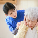 「こんなこと、自分でできるのに」と不機嫌そうにつぶやいたりする