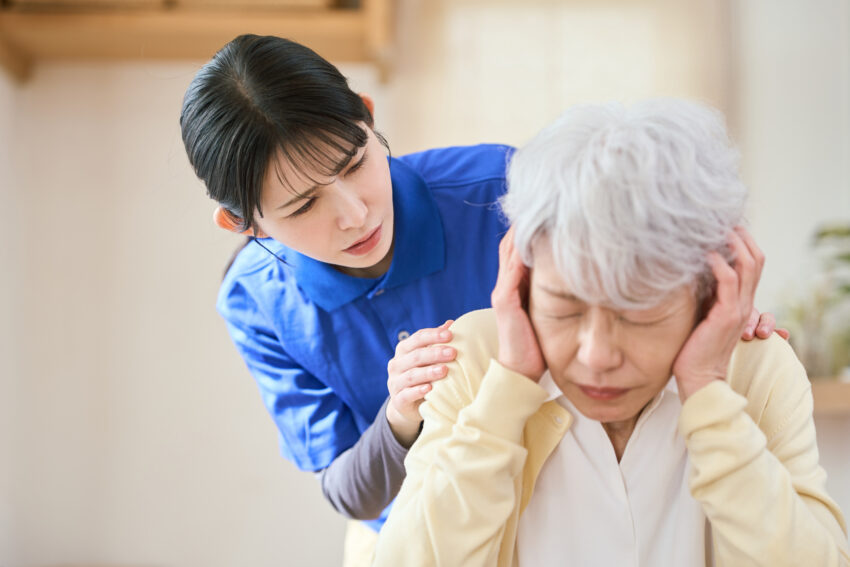 「こんなこと、自分でできるのに」と不機嫌そうにつぶやいたりする